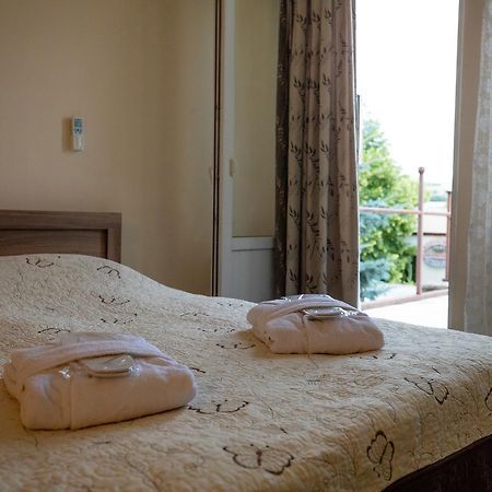 Leader Hotel Гори Экстерьер фото