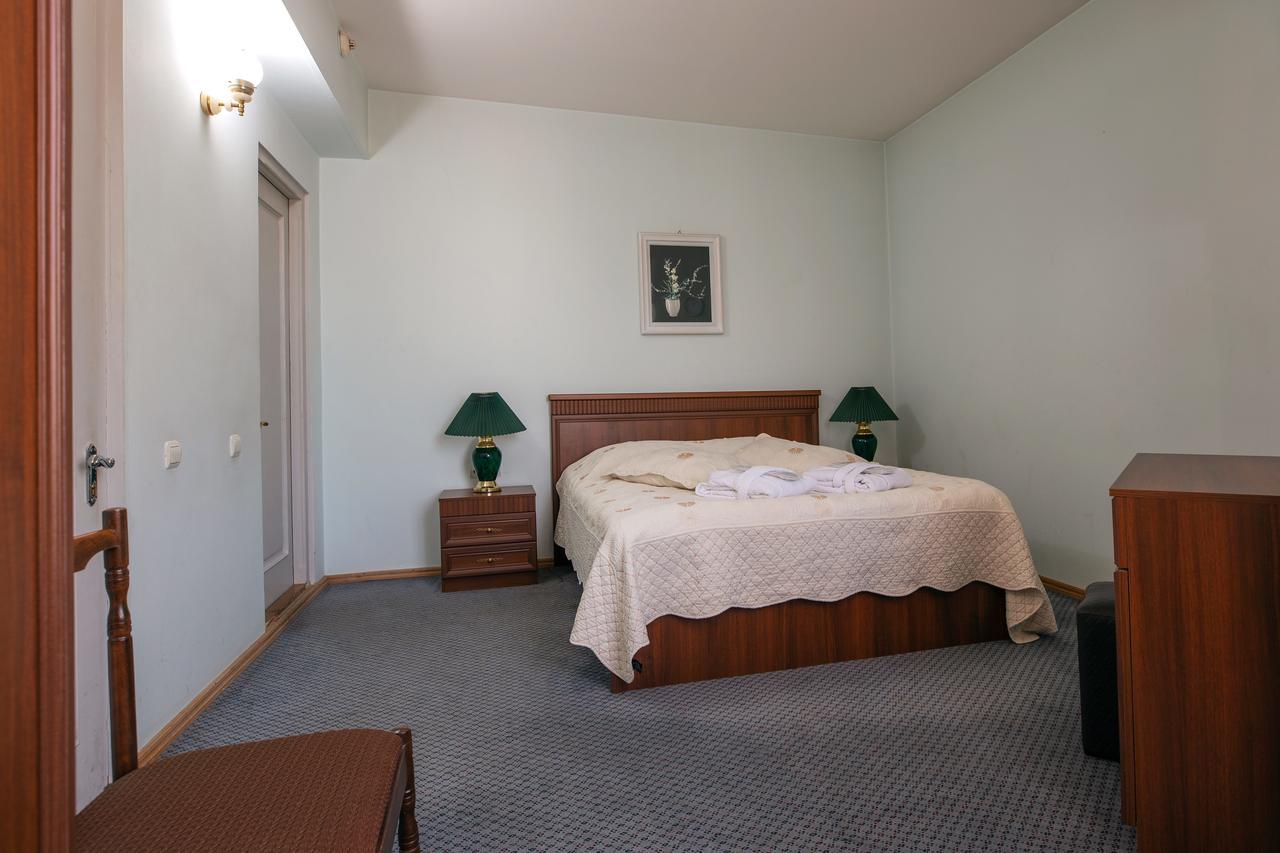 Leader Hotel Гори Экстерьер фото