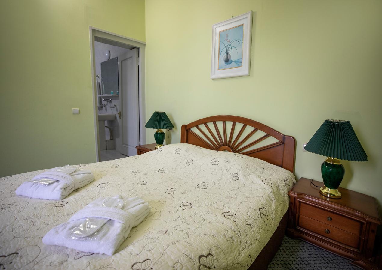 Leader Hotel Гори Экстерьер фото