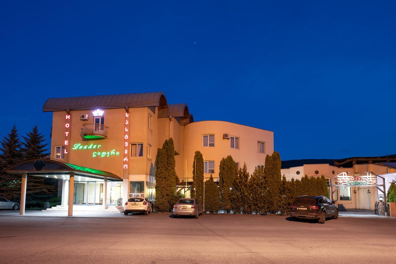 Leader Hotel Гори Экстерьер фото