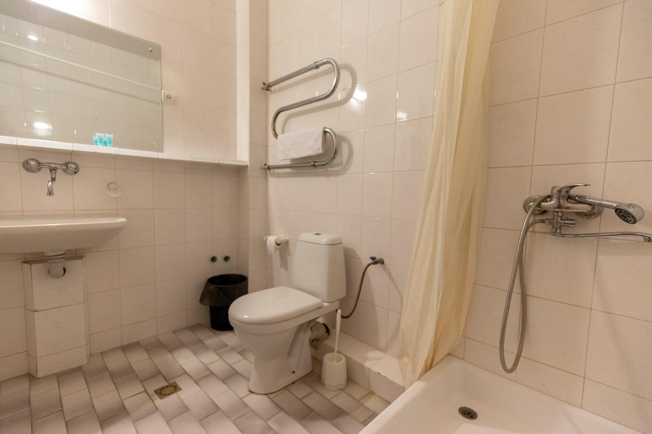 Leader Hotel Гори Экстерьер фото