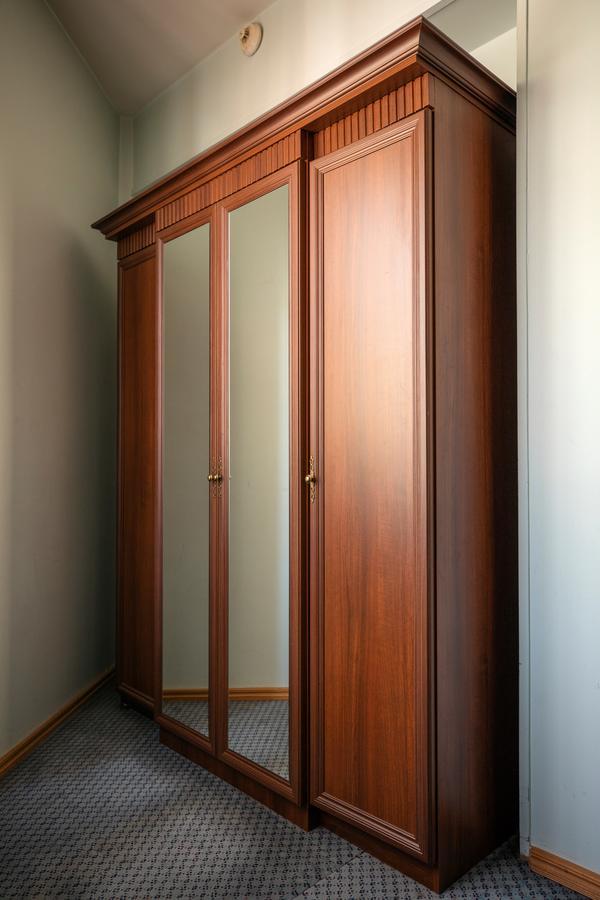 Leader Hotel Гори Экстерьер фото