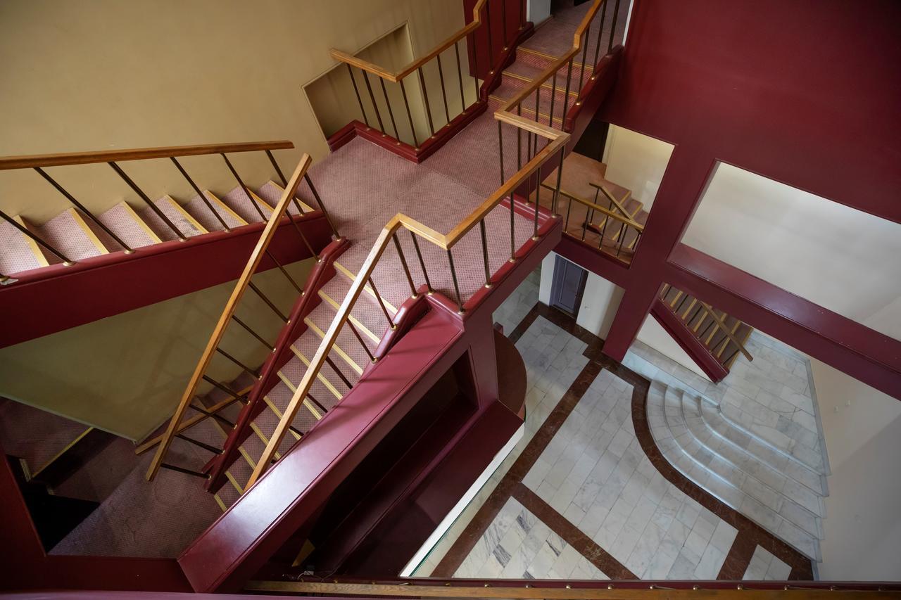 Leader Hotel Гори Экстерьер фото