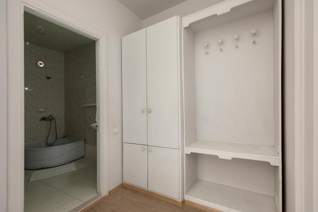 Leader Hotel Гори Экстерьер фото